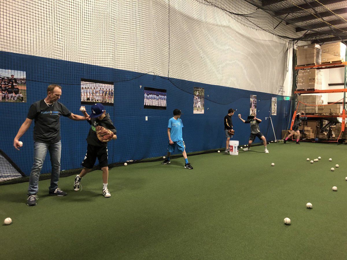 ScottWarner18's tweet photo. Getting that practice in.⚾️ Spring will be here before we know it. #BAMbaseball https://t.co/dQcbhOZOg2