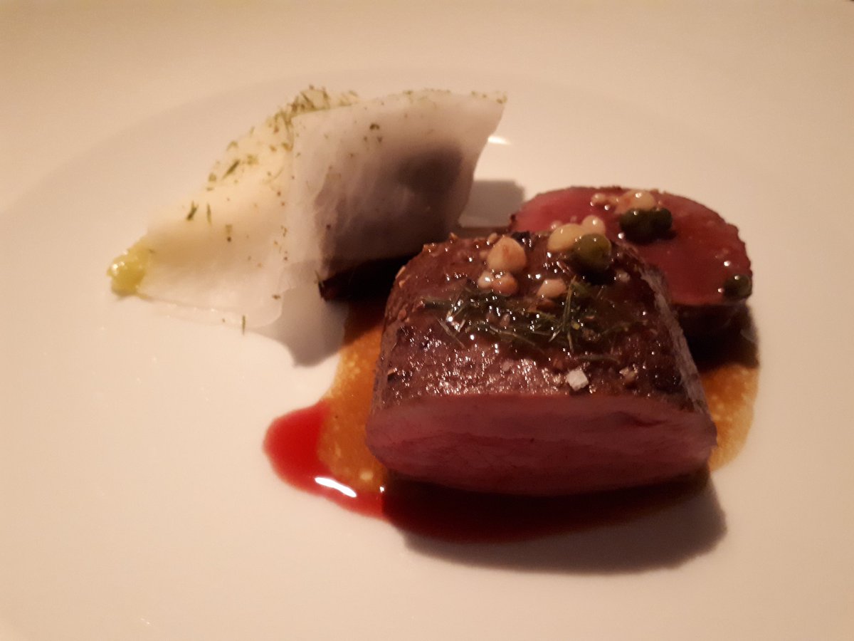 MichelinGuideUK's tweet image. Chef Alex Dilling and the ever charming sommelier @ElvisZiakos have given @greenhouse27a a new lease of life
#2MichelinStars