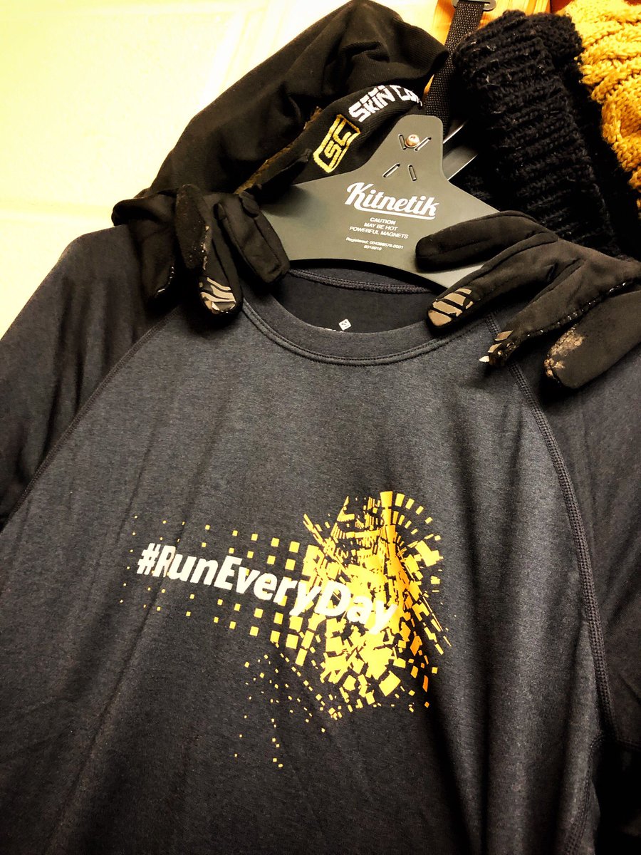 Everything in one place airing ready for the return trip ❤️ #kitnetik #runeveryday #ronhill #runcommute #commute #strava
#oncloudflyer #fitbit