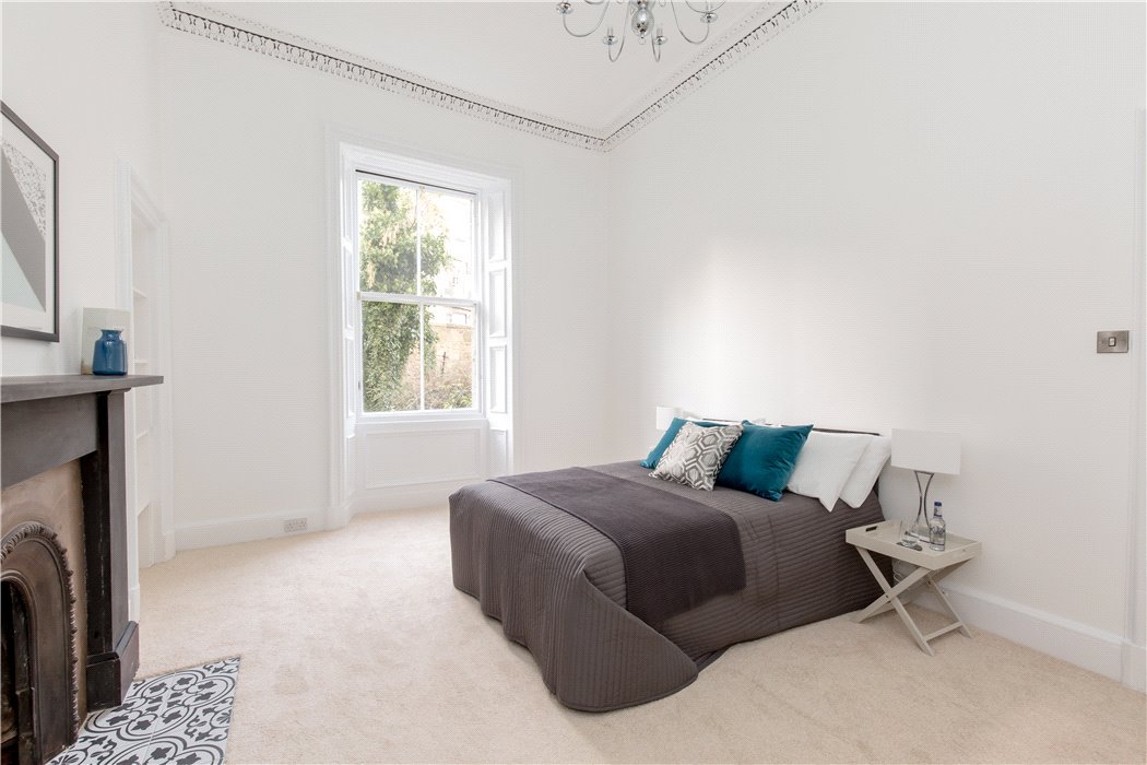 Simplistic styling #dresstosell #propertydressing #propertystyling #emmalennoxstyling #edinburghstylist #edinburghpropertyforsale #furniturerental