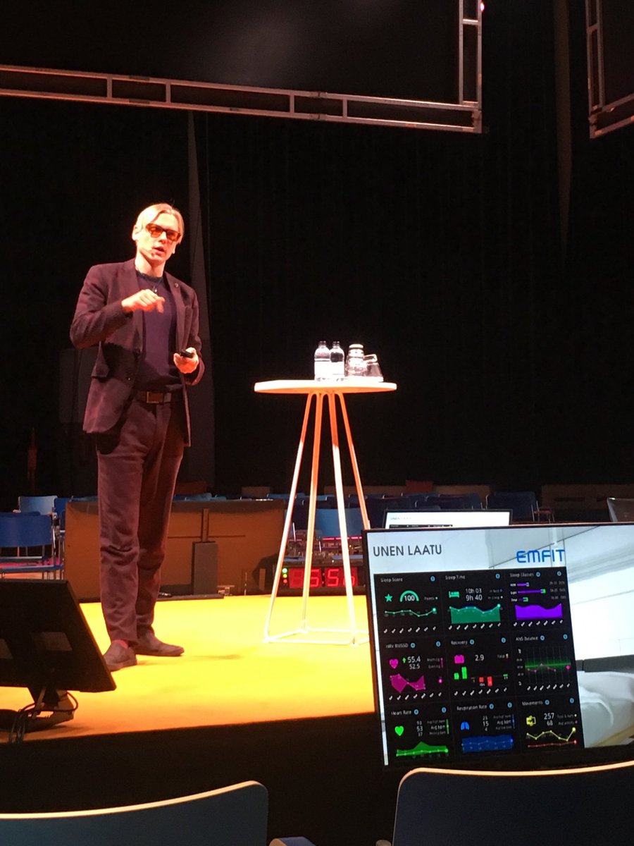 Teemu Arina, yksi Biohakkerin käsikirjan kirjoittajista, avaa biohakkerointia rakennetussa ympäristössä. Hyvä kirja, kandee lukea! #biohakkerit #vuosiseminaari2018