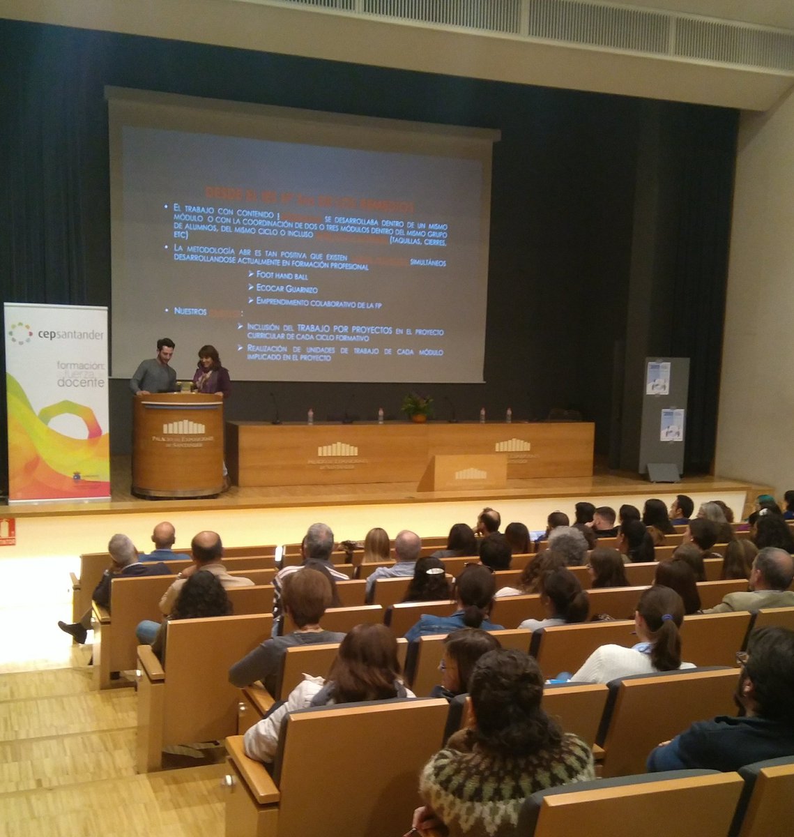 PepeCabelloFP's tweet photo. Gracias a tod@s por participar en la Jornada de #RetosFP #fpcantabria me quedo con una frase repetida por el alumnado que ha participado como ponente, "el aprendizaje activo, los Retos, son el futuro". Hagámoslo nuestro presente. @CEPSantander @fpcantabria https://t.co/7J7d8As5WI