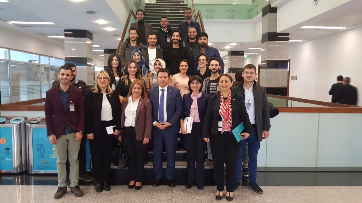 Gencecik insanlarımızın kaderleriyle, gelecekleriyle oynamaya kimsenin hakkı yok. Hükümete sesleniyoruz: Atamaları gerçekleşmiş ama bitmeyen güvenlik soruşturmaları yüzünden bir türlü işlerine başlayamayan sağlık personelinin artık sesini duyun!
SağlıkMecliste ZimmetNerde