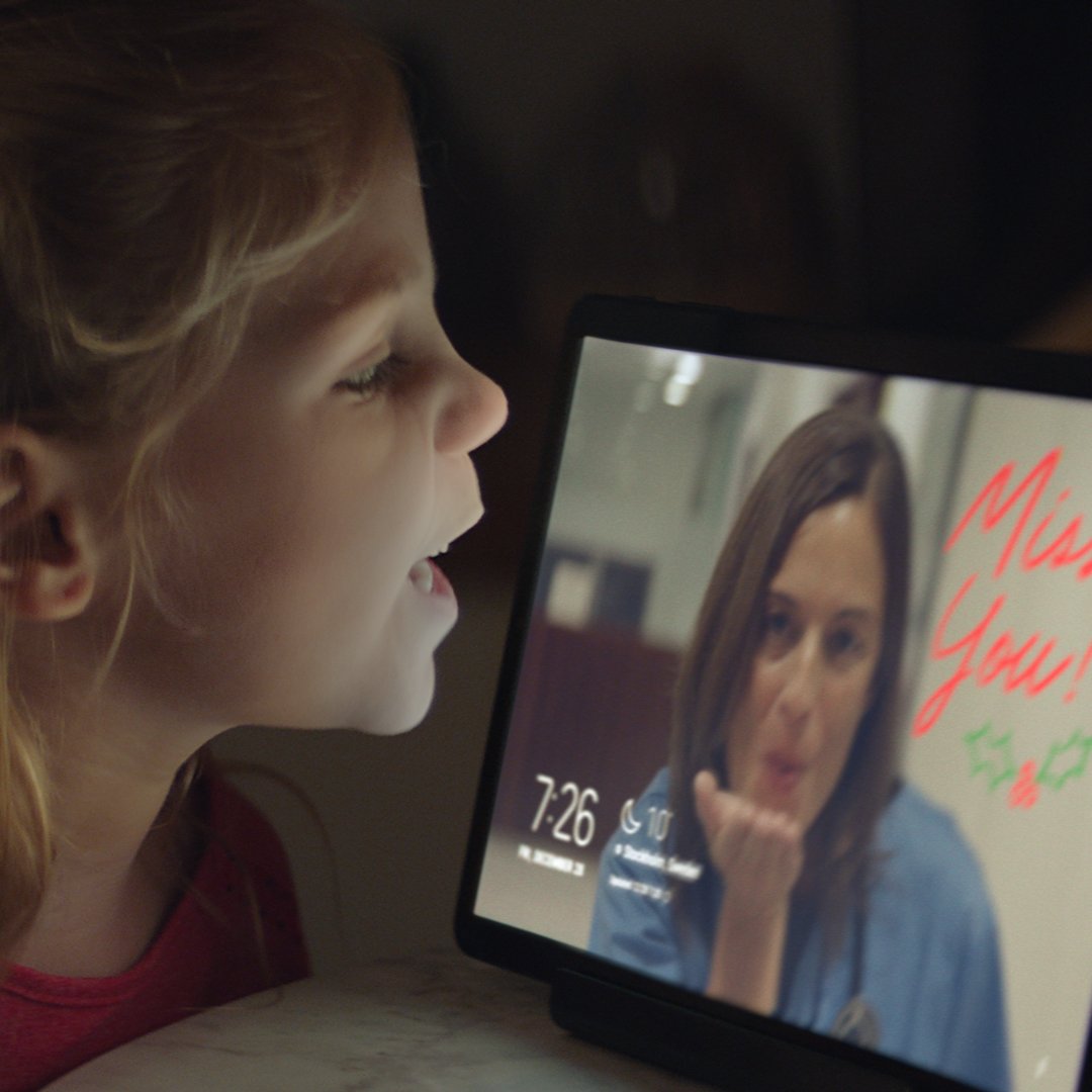 Keep your family close, even when you’re far away. #DoWhatYouCant
Learn more: http://smsng.co/Holiday_htt