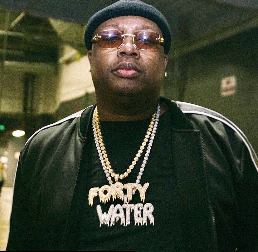 E40's tweet photo. All praises to the man up above thank you for letting me see another BIRTHDAY! 🙏🏾🙏🏾🙏🏾🙏🏾🙏🏾 #scorpio https://t.co/oCb3FjTYBl