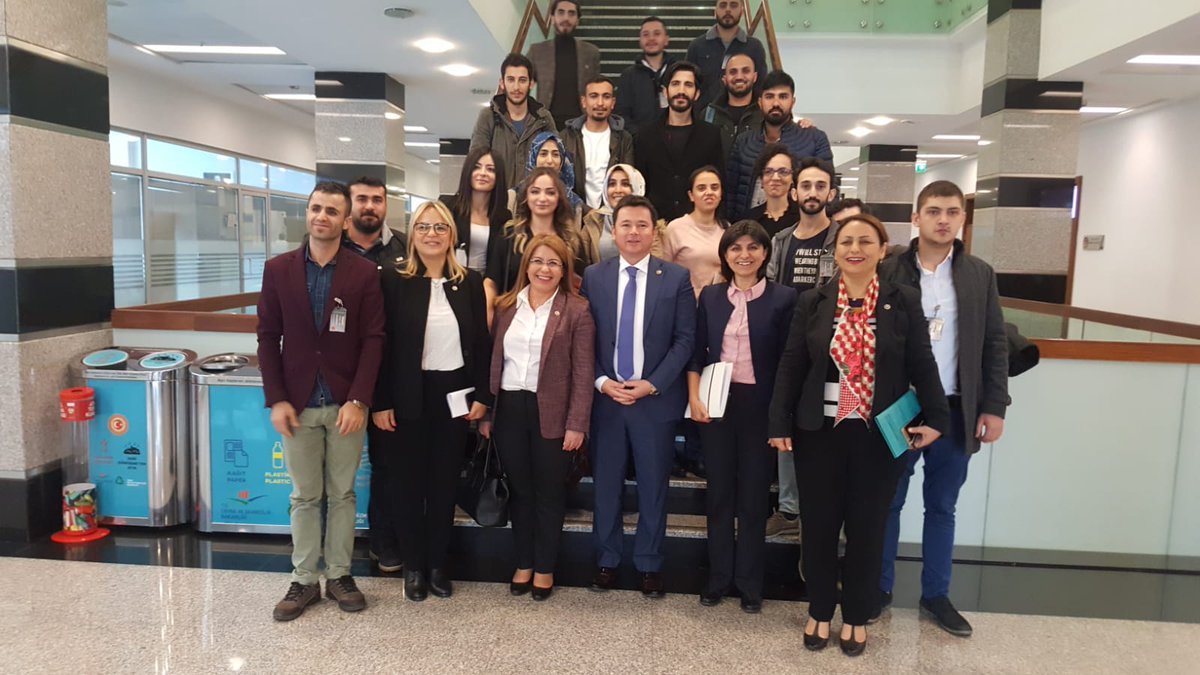 Onlar ülkemizin yüzakı gençlerimiz. Çalıştılar, mücadele ettiler, engelleri aşa aşa devlette kadro almayı hak ettiler. Ama bu gençlerimiz aylardır, güvenlik soruşturmalarının sonuçlandırılmasını bekliyor. Eziyet artık bitsin, soruşturmalar tamamlansın!
SağlıkMecliste ZimmetNerde