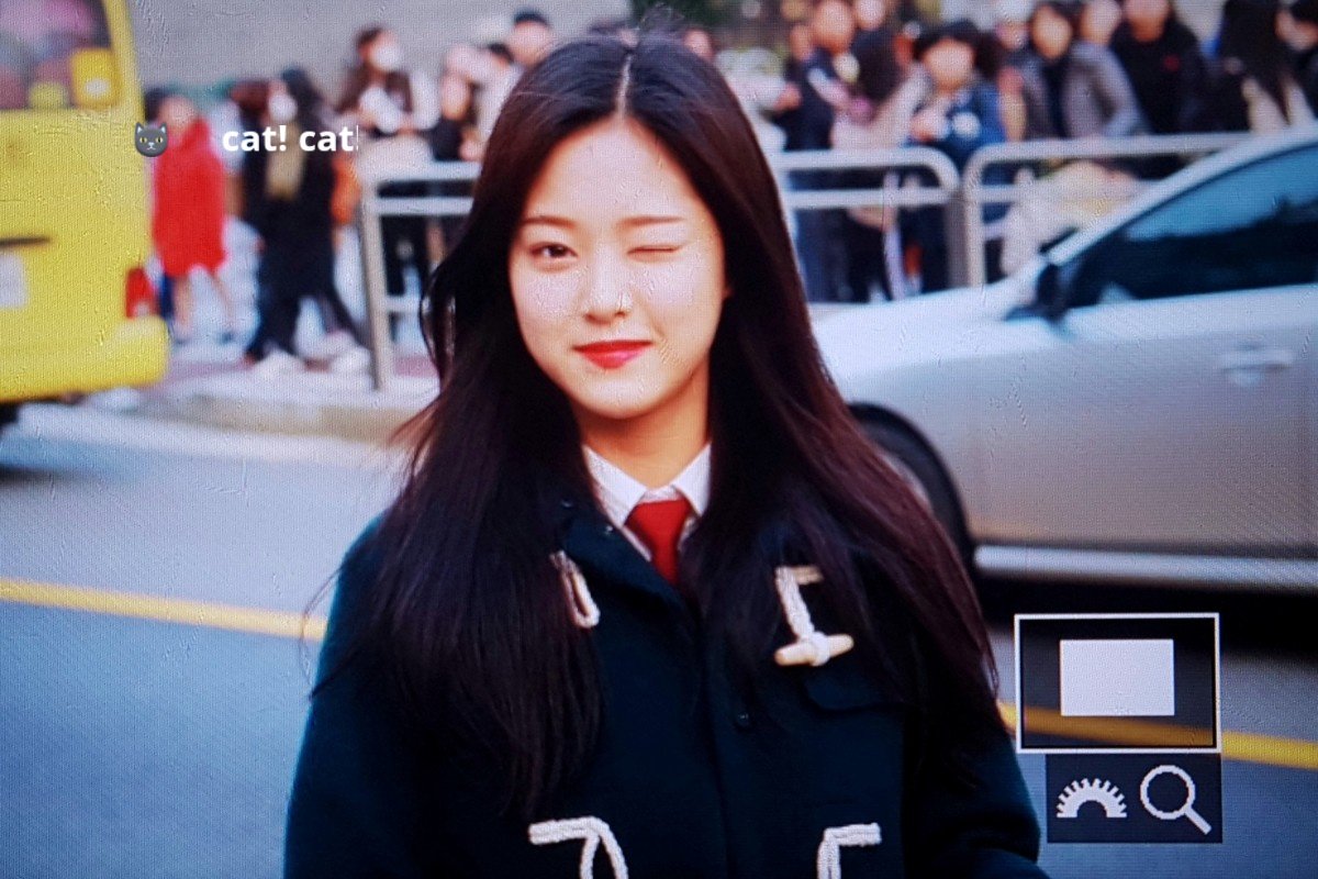 catcat_hj's tweet photo. 181115 수능 
#이달의소녀 #LOONA #현진 
#김현진 @loonatheworld https://t.co/CK2vKcIpjV