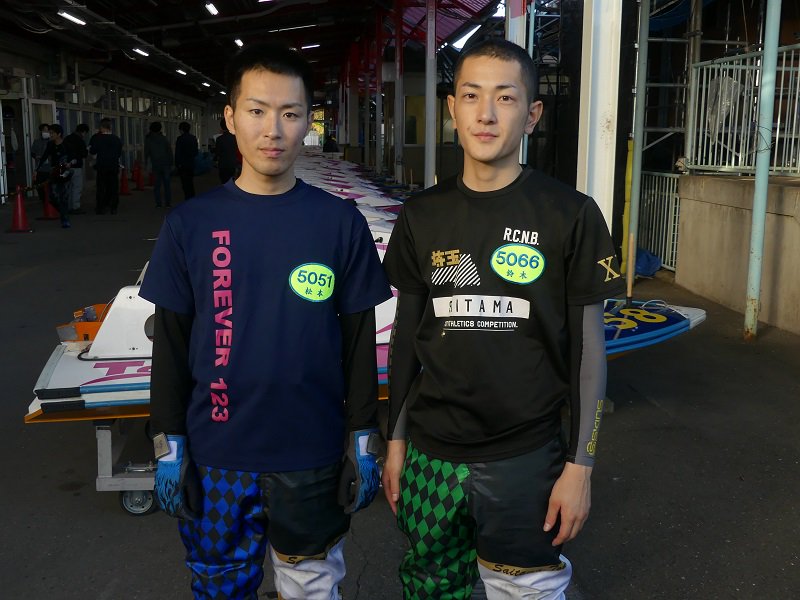boatracetoda's tweet photo. 無事故完走でデビュー戦を終えた123期の5051松本純平選手＆5066鈴木孝明選手㊗️🎉
今後とも、皆さまのあたたかいご声援をよろしくお願いいたします‼️
【ポッカサッポロカップ】明日2日目は松本選手が7R☆6号艇にて登場🚤✨
鈴木選手は1R☆6号艇・8R☆5号艇の2回走り🚤✨✨
ご来場おまちしております‼️ https://t.co/fbLtc7dOw2