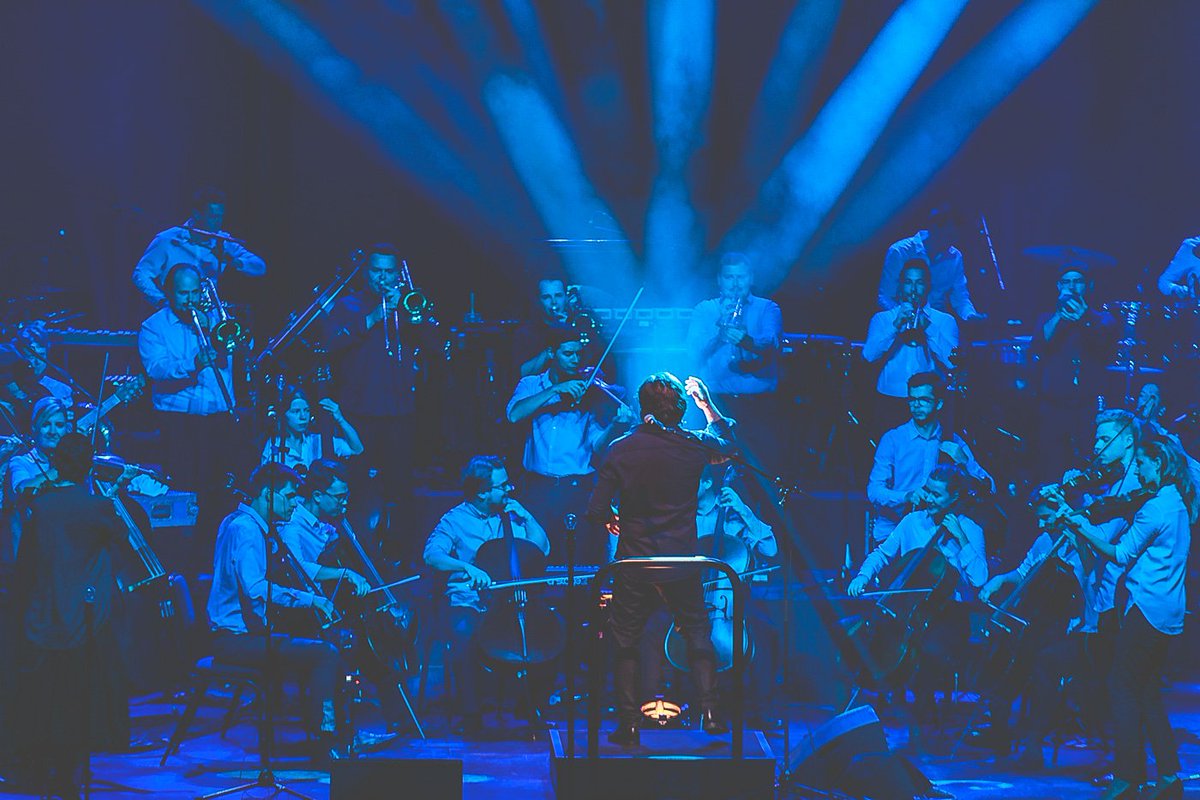 Nordicpulse_NPO's tweet photo. Thank you, @DubaiOpera! We're thrilled from last night’s performance! Our second #Waterworks concert show in the #UAE – entirely performed by heart – was such a great success which blew us away! #SunbeamProductions  @Kristjanjarvi @mishasviolin https://t.co/LgWbHc1dyh