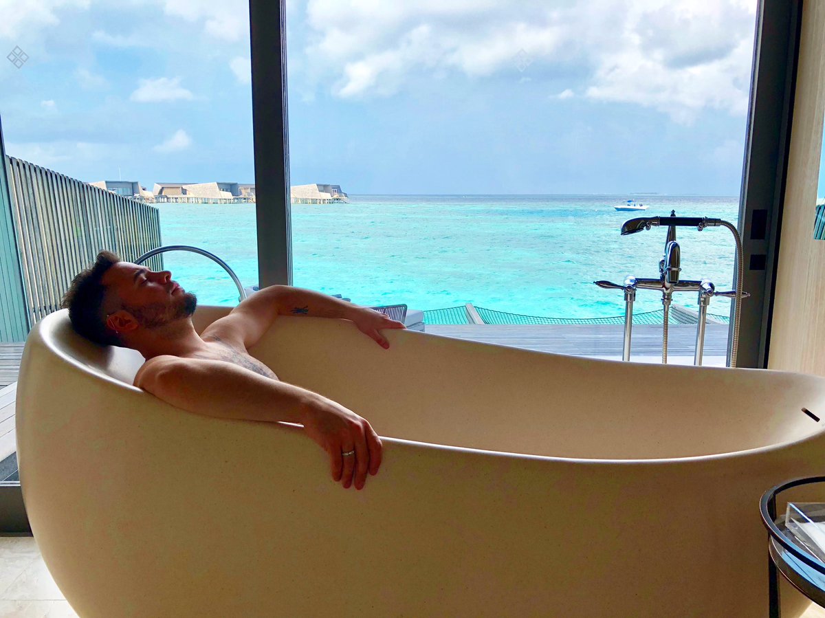When you vacation so hard you need to take some time off to relax 😂
#travel #instatravel #travelblogger #stregismaldives #maldives #themaldives @StRegisMaldives @stregishotels @MarriottRewards #SPGLife #MarriottLuxuryBrands #Luxury #soakingtub