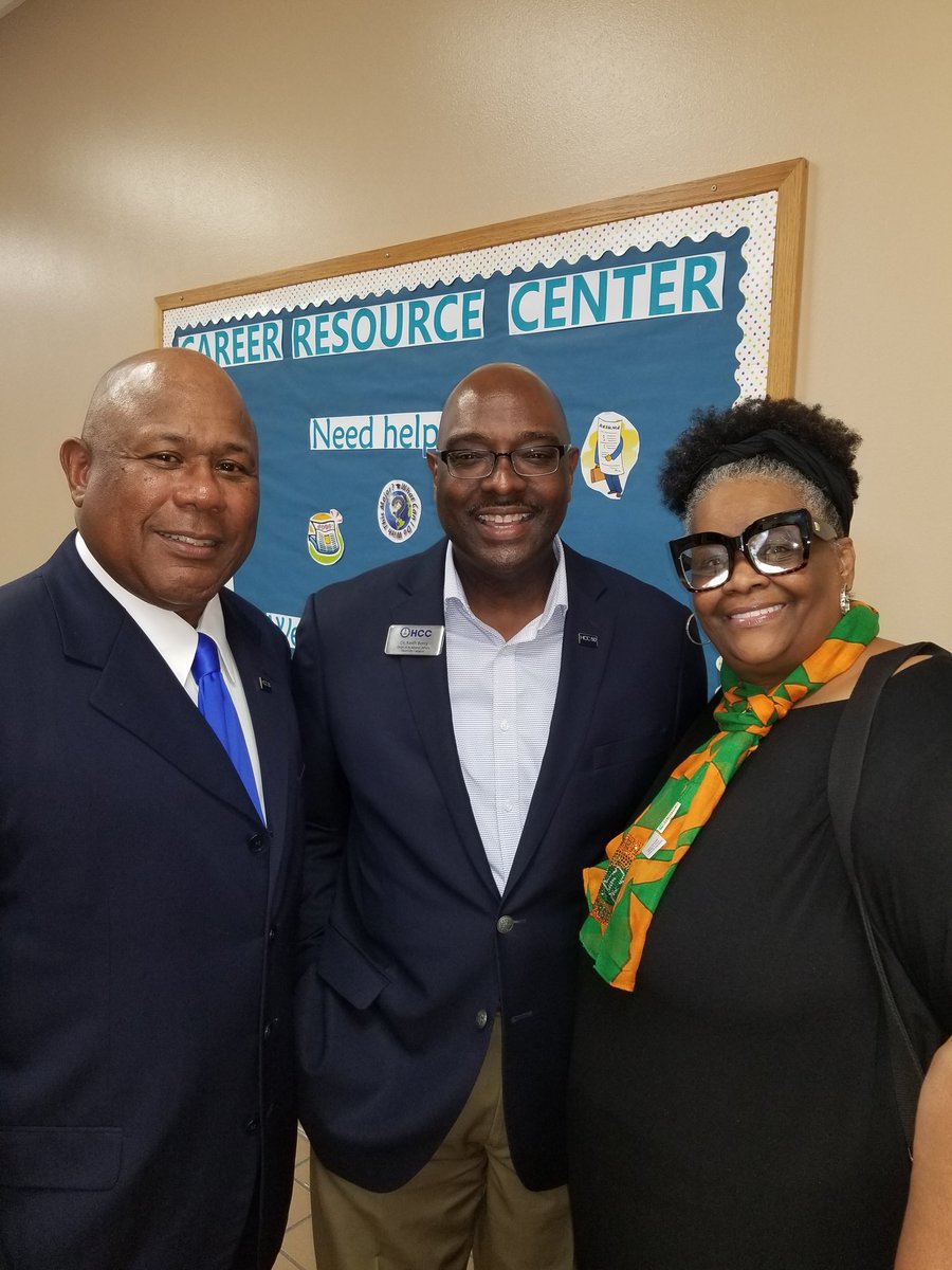 ItsMeGwen813's tweet photo. Dr. Ken Atwater @HCCFL President and my fellow @FAMU_1887 Rattler Dr. Keith Berry ... 🐍🧡💚🐍 thank you for hosting @LRobinsonFAMU  #FAMUConnection students, parents, friends and alum. #PresidentialTour2018 https://t.co/i6ywpwKvDz
