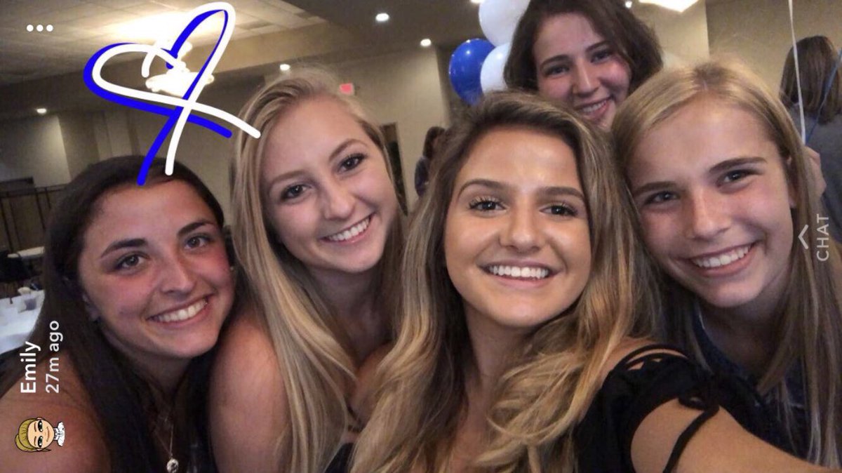 ClareBridgewat2's tweet photo. !! happy bday @AlyssaFlevaris 💋💛 hope you had a good one, gonna miss playing with you next season😥 https://t.co/xbLzDgACR4
