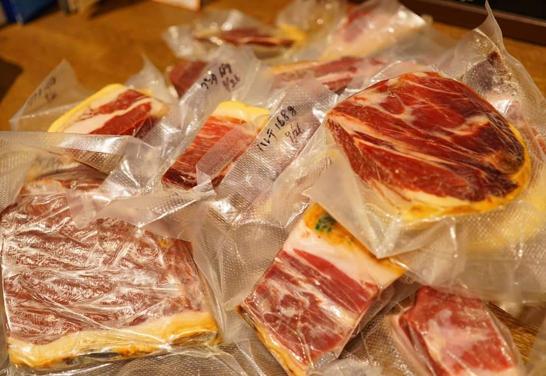 ট ইট র Growler Crowler Liquor Shop Night Owl 恵比寿 量り売り酒屋 イベリコ豚 ベジョータ 酒屋 量り売り 販売 恵比寿 Tokyo Japan グラウラー グロウラー Growler ミード ワイン シードル ビール クラフトビール シェリー ラム ジン