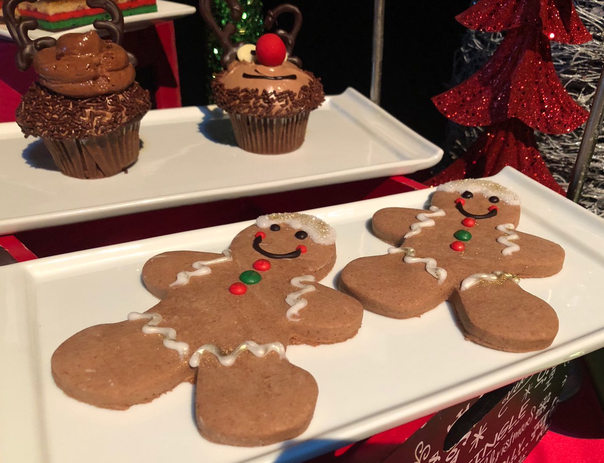 ParquesOrlando's tweet image. En el adelanto a la prensa de los eventos navideños, vimos y probamos! algunos de los dulces navideños que encontrarás en Universal Holidays #HolidayLikeThis #uorblogsquad  @UniversalORL