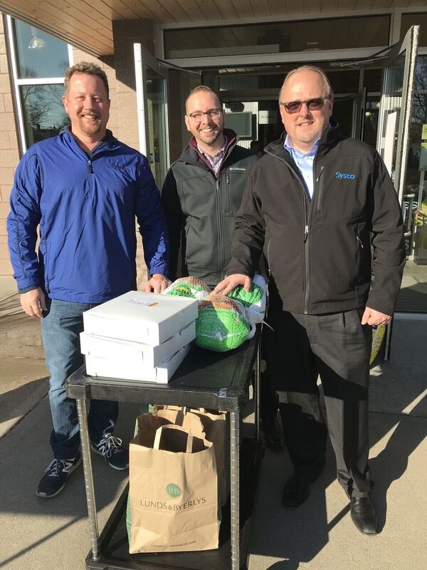 openarmsmn's tweet photo. Thank you @SyscoMinnesota for delivering Thanksgiving Meals to @openarmsmn clients today. We appreciate your financial support in nourishing our neighbors in need!
#SyscoMN #foodismedicine #openarmsmn #nourishingneighbors https://t.co/vAkfoOH2Gb