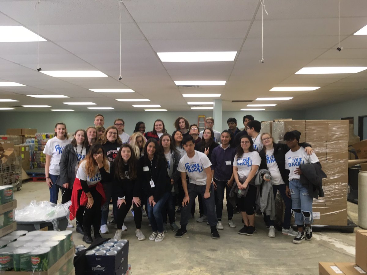 EmilyR_NTHC's tweet photo. I am so thankful that I was able to join in New Tech gives back. I was at Metrocrest where we were able to pack 444 boxes of food for Thanksgiving. I am so proud of us because now over 400 families will be able to enjoy Thanksgiving this year.❤️❤️ #newtechgivesback https://t.co/2LRTAFhz1W