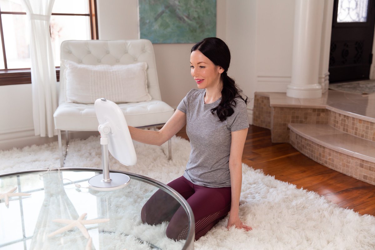 prettylshopper's tweet image. Mirror, mirror on the wall... today on the blog I'm discussing an Alexa powered mirror that can give you beauty advice, reorder your moisturizer and call you an Uber while you're applying your makeup! See link in bio for details.
#himirror #beautyblogger