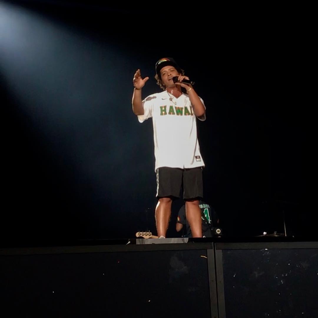 LQCLosHooligans's tweet photo. Yo, viendo fotos y vídeos de los conciertos del #24magicworldtour que oficialmente ya se terminó.
@BrunoMars https://t.co/LcoYikhkmz