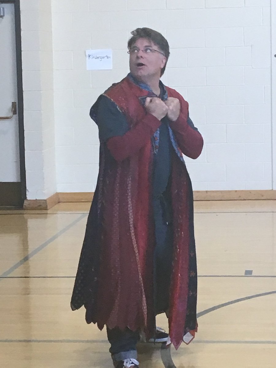 We had the privilege of storyteller Darrin Crow share with our Wright Elementary students on Tuesday.@GoKittyhawks #FutureReadyLibs ##gwaealibs #bestjobever