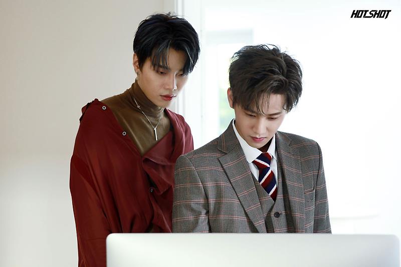 JunhyukTH's tweet photo. 181115 HOTSHOT 2nd MINI AlBUM เบื้องหลังการถ่ายภาพแจ็คเก็ต -2

https://t.co/kXVWVppuGt

#HOTSHOT #핫샷 #최준혁 #준혁 #จุนฮยอก #EarlyFlowering https://t.co/yloEyAqtNF
