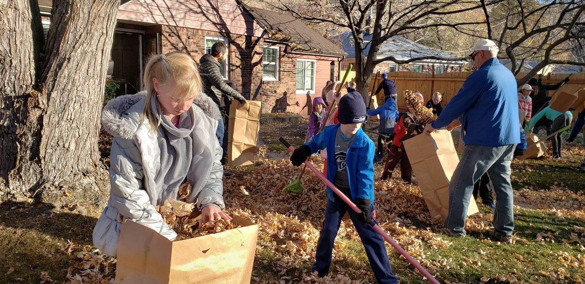 moniemans's tweet photo. Always love giving back to the community. Rake Up Boise 2018. #bsdpride #bsdallstars #RakeUpBoise https://t.co/7mTOLnBXZE