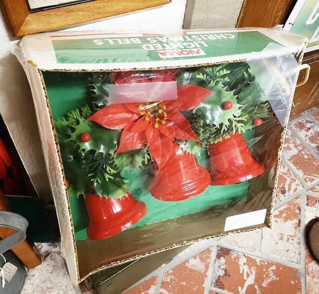 4StreetAntiques's tweet image. Vintage Lighted Holiday Bells. Still in box and still adorable. Sweetest holiday collectibles! #kitchie, early 70s holiday decor from Dealer 1207
.
.
.
.
#kitchie #vintageholiday #vintagechristmas #redandgreen #vintagehome #bells #christmasbells #kitchiepassionista #poinsett…