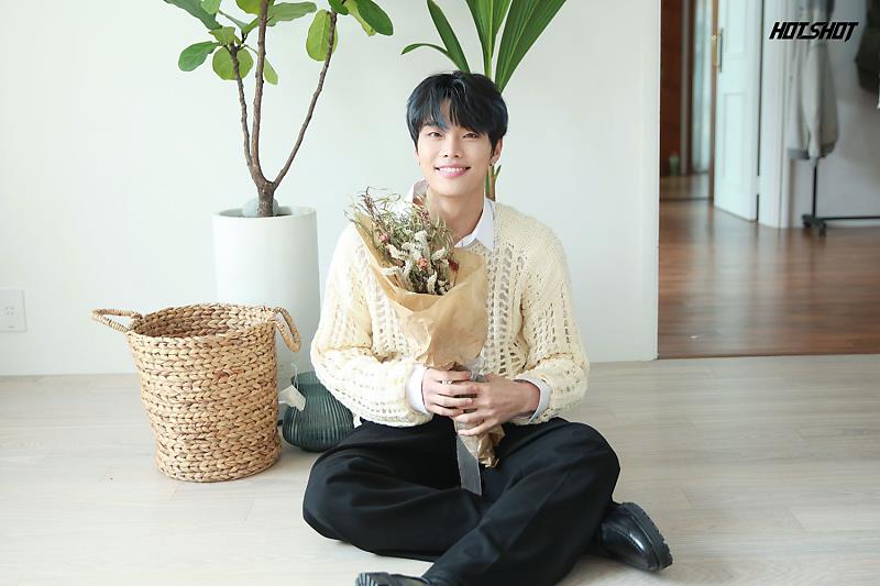 JunhyukTH's tweet photo. 181115 HOTSHOT 2nd MINI AlBUM เบื้องหลังการถ่ายภาพแจ็คเก็ต -1

https://t.co/kXVWVppuGt

#HOTSHOT #핫샷 #최준혁 #준혁 #จุนฮยอก #EarlyFlowering https://t.co/dFEluEpmtL