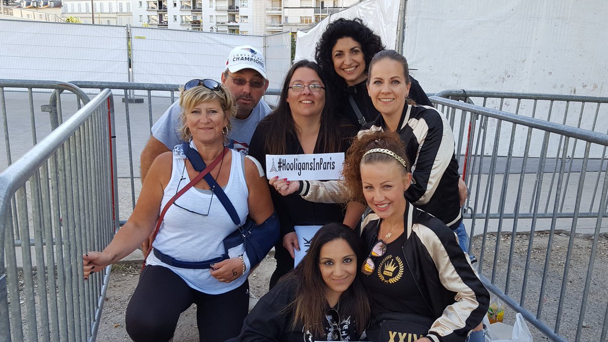 HooliganBarbara's tweet photo. Happy happy Birthday 🎀 @carine_1511 wish  you all the best. I hope one day we can do this again ... luv u 🤗😍 #EuropeanSquad #24kmagicworldtour #paris https://t.co/9o5CTodrYc