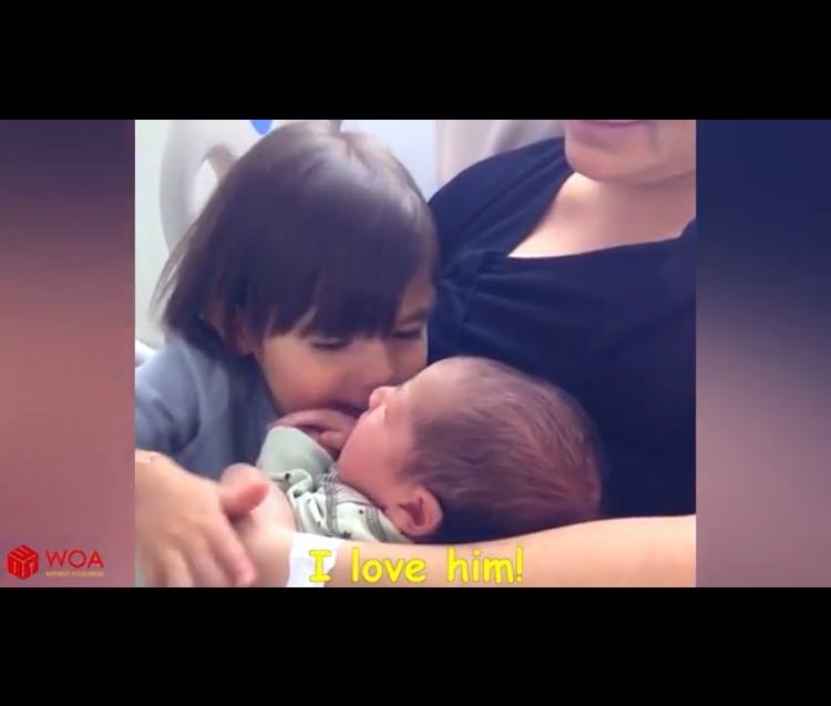 unigize's tweet photo. This little kid is going to be the sweetest big brother/sister!
View and share our latest full #PositiveEnergy video posted on https://t.co/AglrNiHO5L
Source: Thanks to @YouTube @people 
https://t.co/MN2Z7g3hmY .......featuring guest #blogs
#bekindtooneanother
#begoodtopeople https://t.co/DNWBnNHrLm