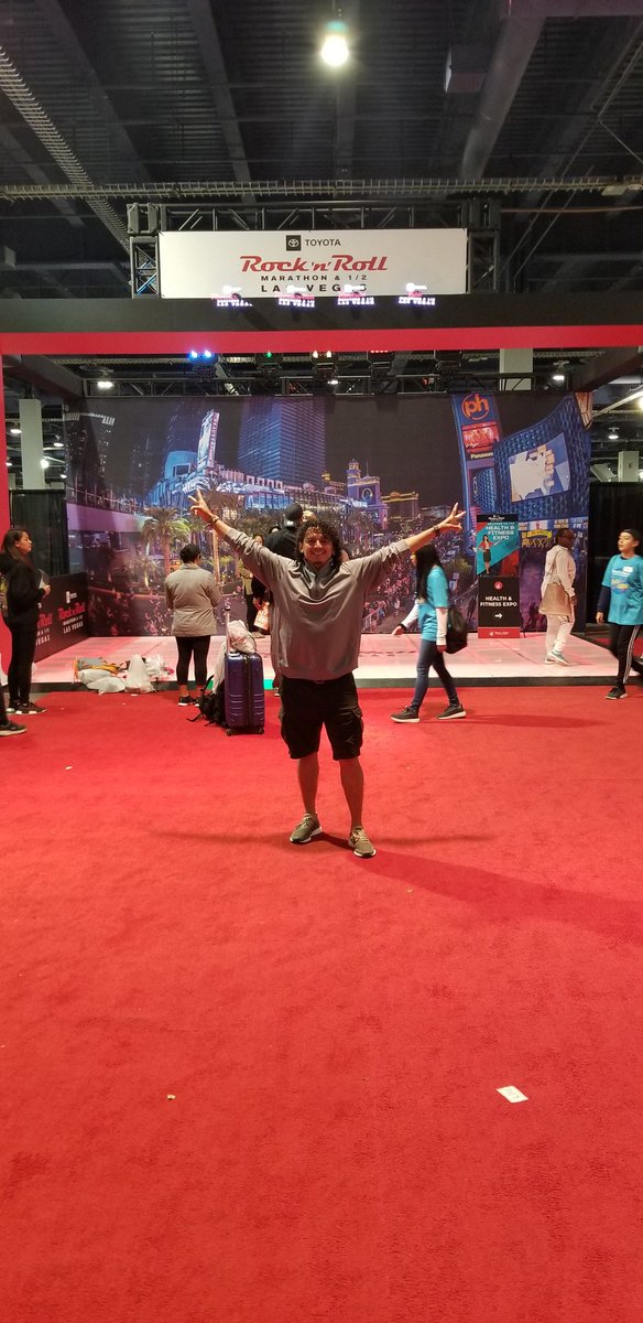 jcdancefitness's tweet photo. Recogiendo el paquete para la carrera en el Convetion Center Las Vegas #rnrvegas #runrocknroll #comogozas #comogozan #jcdancefitness #running #energy #motivation #fitness #adidas #underarmour #asics #nike #instarunners #runningmotivation #runninglife #lasvegas https://t.co/LwrJED79uy