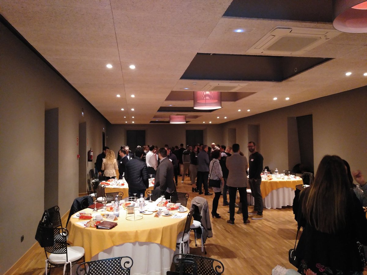 Buenos días! Comenzamos nuestra reunión de aniversario con fuerza!

#bniespañaslc #reunio #aniversario #empresas