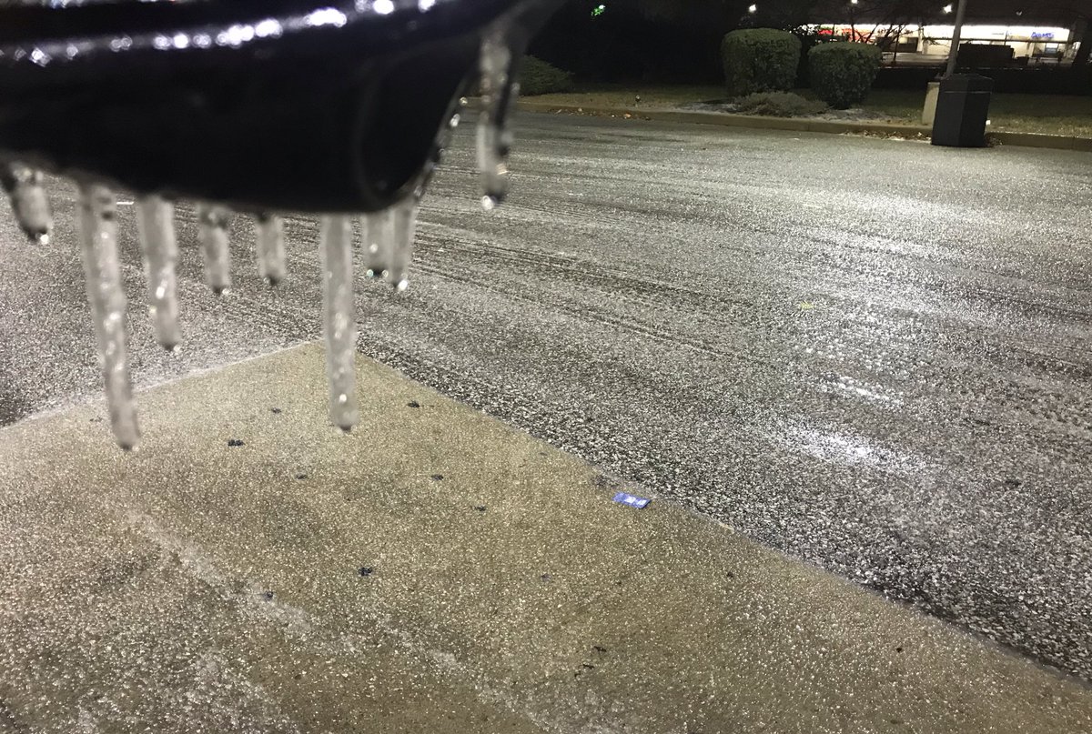 AlyssaRaymond's tweet image. It’s this kind of morning here in Central Indiana. Slick and slushy roads. @WTHRcom @ChuckWTHR #INwx #WinterWx #WintryMix