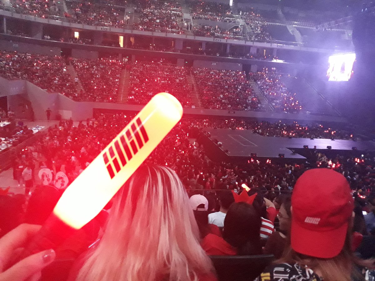 bhygtrasshh's tweet photo. konbat and blinking headband ๐ super ready na to be part of the first ever konfire in manila ๐ #iKONinManila #iKONContinueTourInManila #PostConcertFeels https://t.co/AmP35ricUc