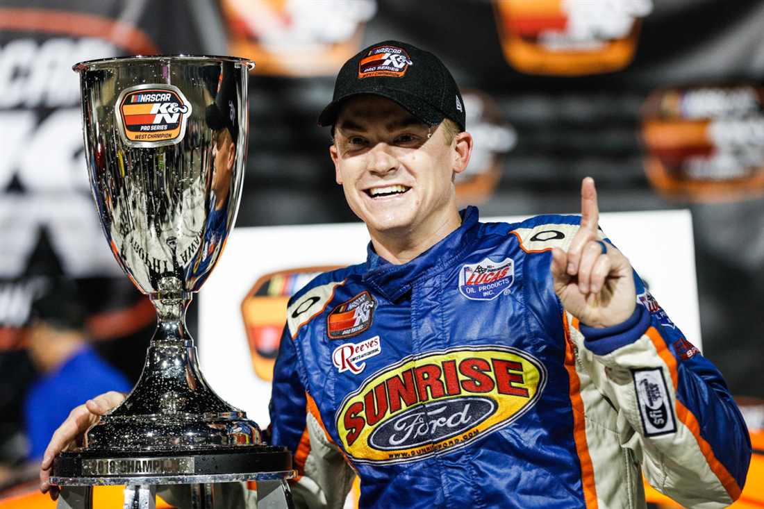NewsFromThePits's tweet photo. ASHLEY ASKS…… @DerekThorn6 --> https://t.co/WfA1pEFEI0 (via Ashley McCubbin) @NASCARHomeTrack #NASCAR #NKNPS #NKNPSW https://t.co/E7UiRGE5Ag