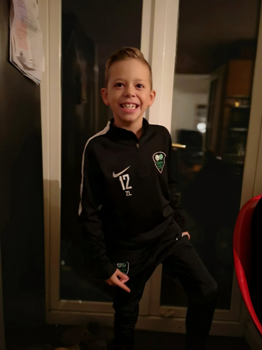 land_tammyland's tweet image. Early start this morning @SkySportsNews here we come, apparently he has to wear his @UnitaFC kit 😂 #tinybitexcited 😁⚽