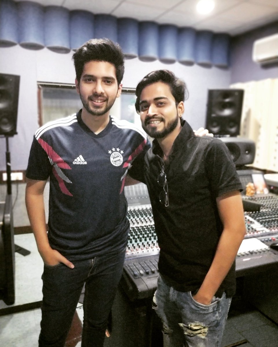 rangonspeaks's tweet photo. Working with you Is so much fun bro❤  u r incredibly talented!  Cheers bro @ArmaanMalik22 ! Much love ❤
@kunaalvermaa77 @Rangan22 @shivamchanana @TSeries https://t.co/ycefKzFsBZ