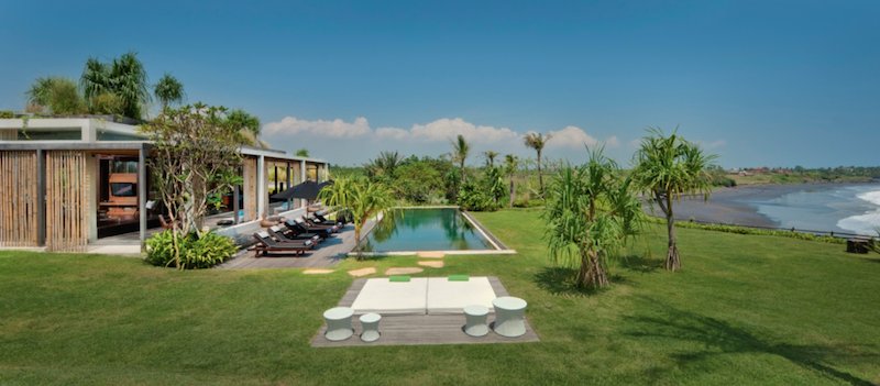 BaliUltimate's tweet photo. Countdown to holiday, Villa Tantangan, 3BR modern beachfront villa in the Tanah Lot area is still open for Christmas &amp; News Year's holidays.
#Bali #vacation #travel #holiday2018
https://t.co/E4Bc1ksf4k https://t.co/w6FcORpyON