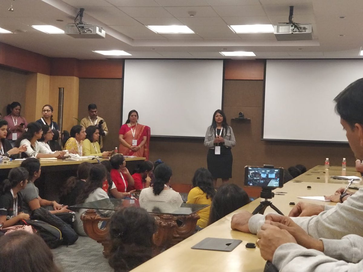 in_morningstar's tweet photo. Uma Bhakta, Sr Technology Manager, ANZ speaks about #RPA to #AI - Powering Financial Services Efficiency. #MstarAtGHC #WeAreHere #GHCI18 @AnitaBorg_India @ghc https://t.co/M2ZIzIuoD4