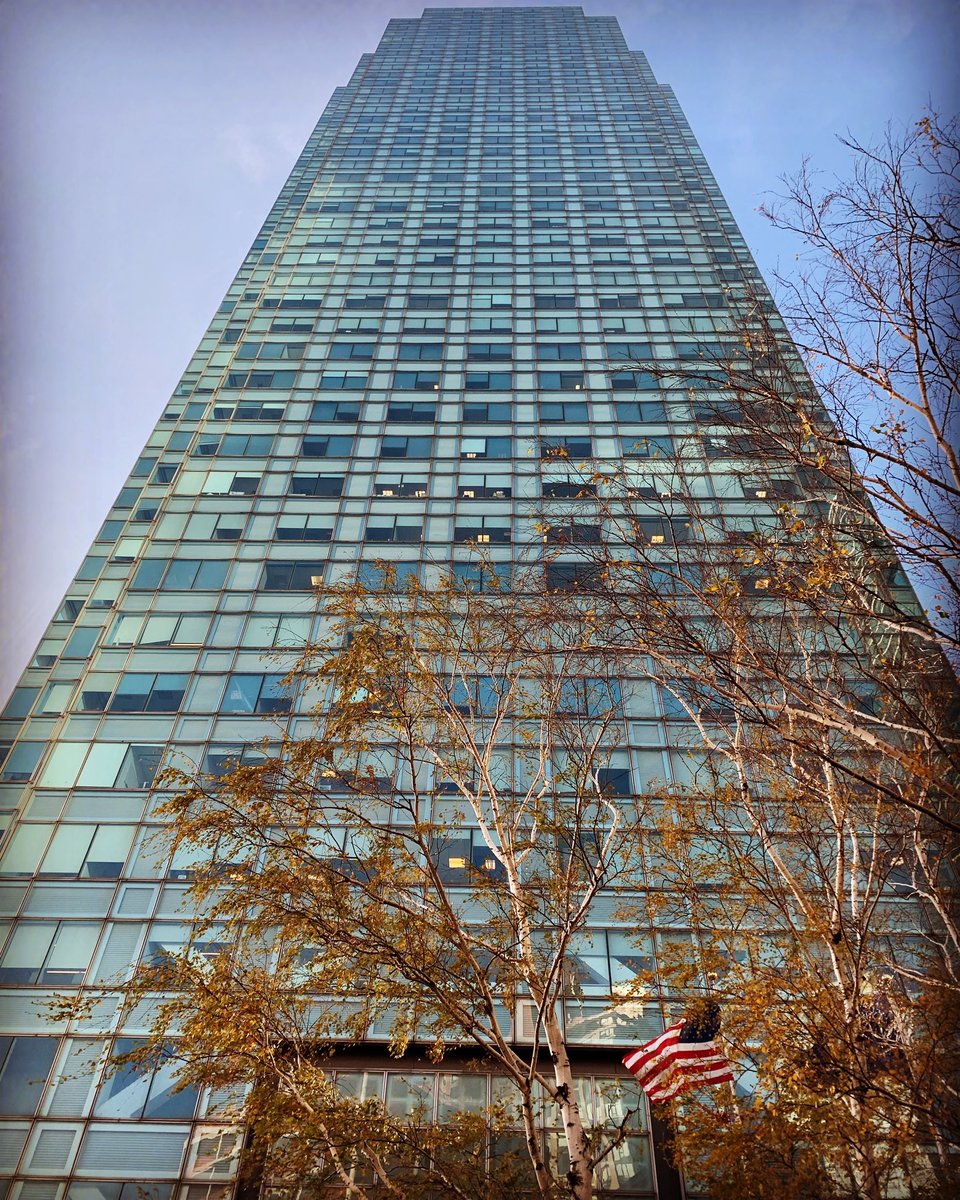 HuaisiCen's tweet photo. Amazon will use Citi’s One Court Square as its temporary office space before it build its own around Anable Basin
.
.
.
.
#nyc #newyork #longislandcity #lic #amazon #office #anablebasin #fall #citi #tower #realestate #property #纽约置业 #亚马逊 #长岛市 https://t.co/681Oyn6VAN