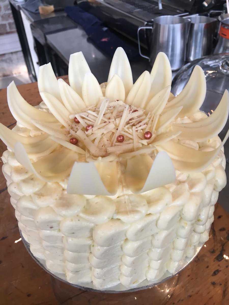 iledepain's tweet photo. Idp king protea cheese cake...Mmm. Could be a Friday special in the near future? @knysnatourism @letstalkwineGR @eatlikealocalCT @ExploreKnysna @TheLoftsKnysna @KnysnaLitFest @EllePhotos @discoverctwc @SA_Foodies https://t.co/8Ql3Opetcm