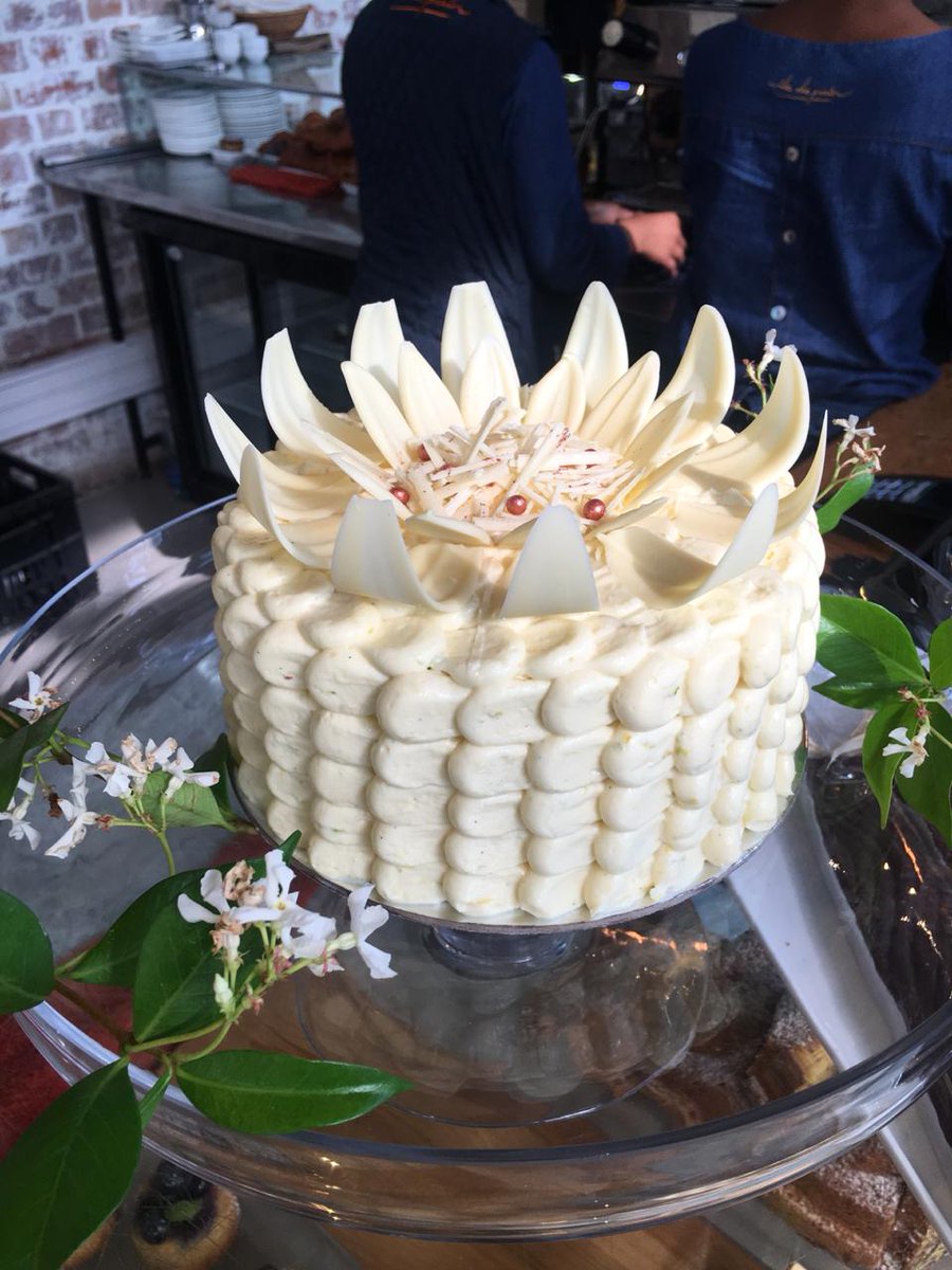 iledepain's tweet photo. Idp king protea cheese cake...Mmm. Could be a Friday special in the near future? @knysnatourism @letstalkwineGR @eatlikealocalCT @ExploreKnysna @TheLoftsKnysna @KnysnaLitFest @EllePhotos @discoverctwc @SA_Foodies https://t.co/8Ql3Opetcm