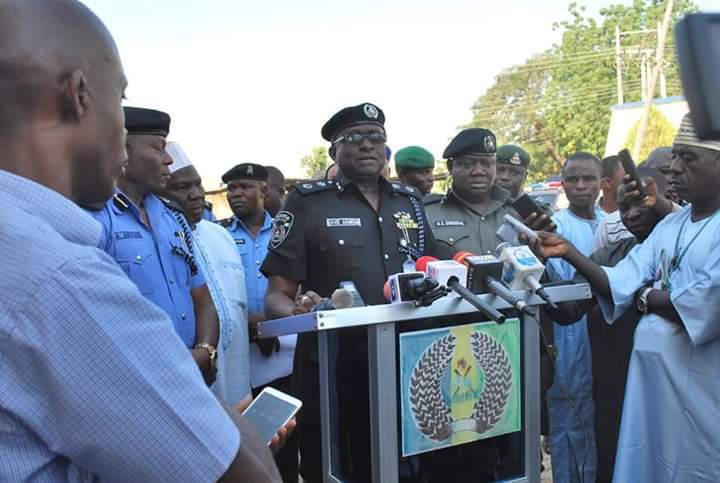 tarabavoices's tweet photo. Police arrest suspected killers of 3 officers, 2 vigilantes in Taraba https://t.co/ADONI6HIfe https://t.co/4n9dE4sgBA