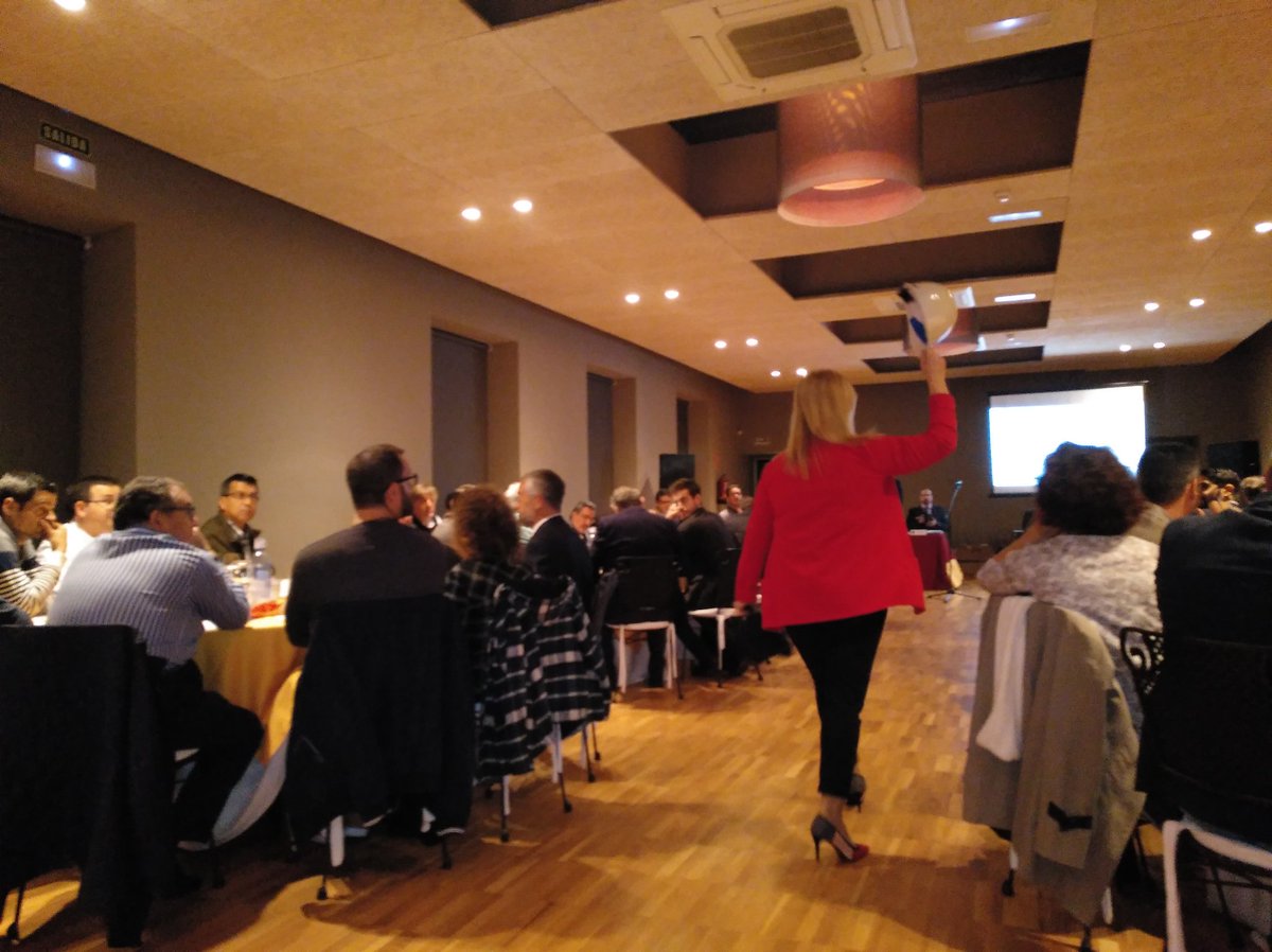 Momento para las presentaciones

#bniespañaslc #bnimalaga #bnicomparte #bni #presentaciones #empresas #autonomos