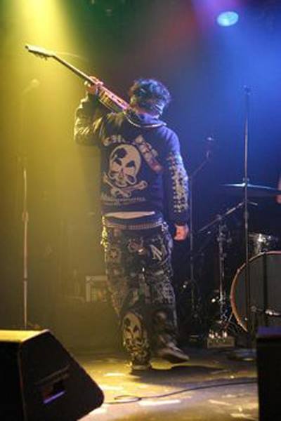 MarcVachonla's tweet image. #GeneralPopulation or #GenPop recently recorded a couple covers over at #KittenRobotStudios with #PaulRoessler. #TonyWest Vox , #DhPeligro Drums , #ZanderSchloss Bass and #MarcVachon on guitars. #Subscribe and listen here. &amp;gt; bit.ly/2oea3Xt