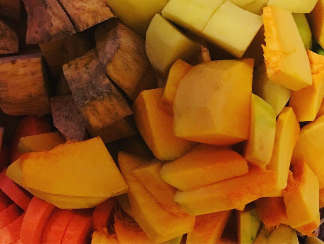 CJsNation's tweet photo. #WellbeingInAction tune into Fri @RadioCardiff @Sportified_IMIS show for #vegan &amp; #goatsoup #recipes.
#JamaicanFood #CaribbeanCooking #ScotchBonnetPepper #Yam #SweetPotato #Pumpkin #Skellion #GreenBanana #Chocho #Plantain #GreenPlantain #VeganRecipes #HealthyEating #C3SCAGM2018 https://t.co/9rvHZisGBq