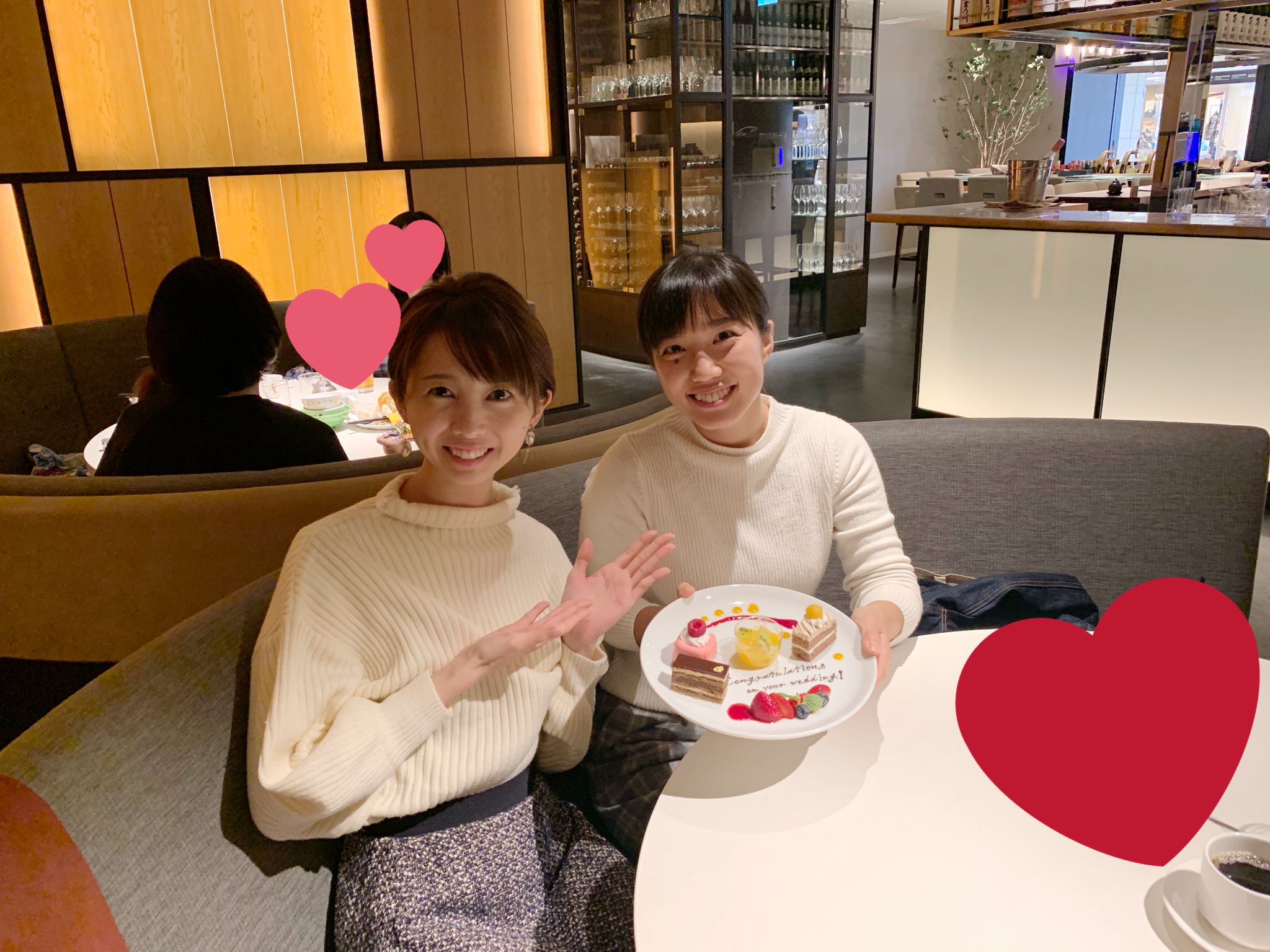 川口満里奈 アナウンススクールの時のお友達と 大学卒業ぶりに再会 実は来月 彼女の結婚 披露宴の司会を務めます きょうはランチと近況報告も兼ねて 披露宴の打ち合わせでした 自分が結婚するときは ぐっさん 私です 笑 に司会をしてもらい