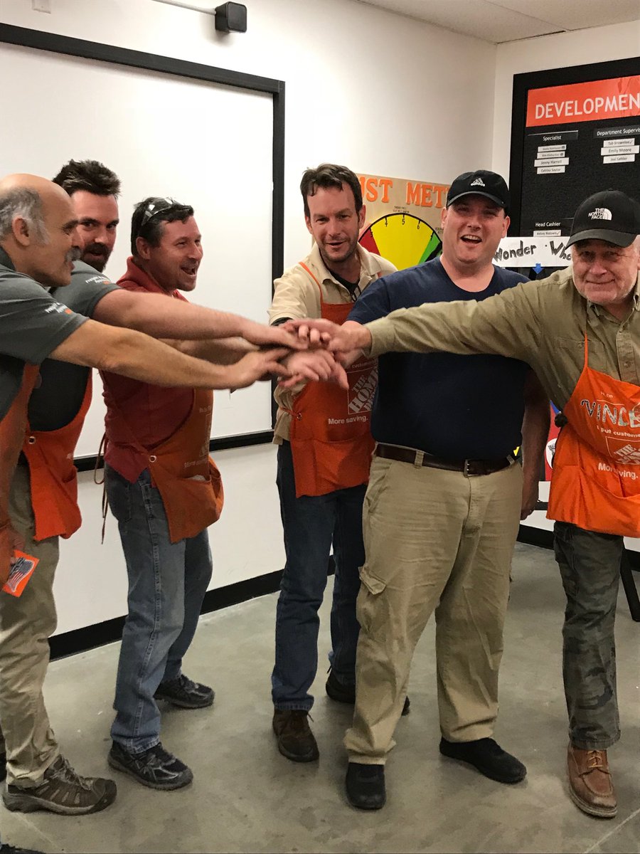 2780’s #veteransunite 
#FRTA We’re bursting at the seams with awesomeness on this freight team! ⁦<a href="/ErinJelley/">Erin Jelley</a>⁩ ⁦<a href="/BHomkes/">Brett Homkes</a>⁩ ⁦<a href="/chadgee1/">Chad Galombeck</a>⁩ ⁦<a href="/nelsonmj16/">Jeanie</a>⁩ ⁦<a href="/jen6470/">Jen Schmidt</a>⁩ ⁦@aahampt86⁩ ⁦@TarpleyPatrick⁩ ⁦<a href="/BeahanPatrick/">patrick beahan</a>⁩