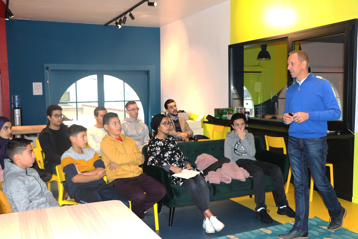 BDBELGIUM's tweet photo. B&amp;D is a huge supporter of the Let’s Go Urban project in Antwerp. Hence, B&amp;D’s Innovations &amp; Solutions manager Gerrit Denayer spent his Saturday hosting an ‘Introduction to AI’ workshop at the LGU Academy. #LetsGoUrban #LGUAcademy #artificialintelligence #Getdigitized https://t.co/o0WvzEdfHY