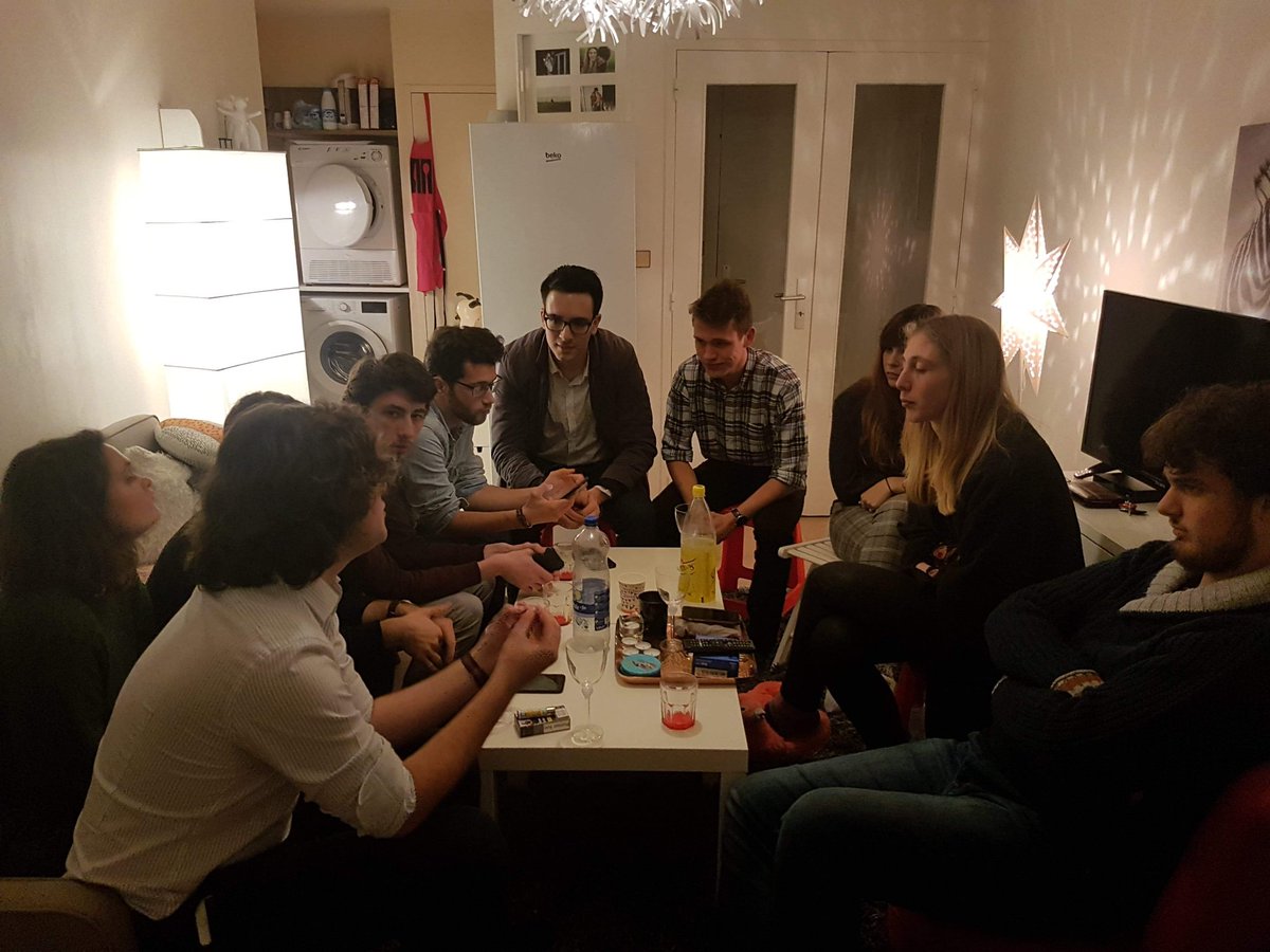 REP_mvt35's tweet photo. Apéro militant du @REP_mvt à #Rennes hier soir ! Préparation des futures actions à l'ordre du jour 💪
#REPmvt https://t.co/xWcYWYEFEb