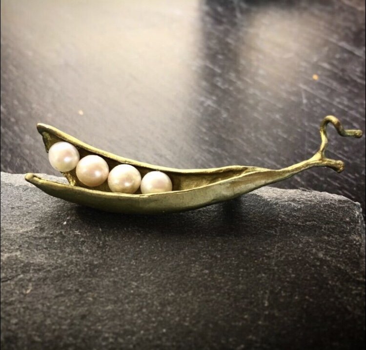 A symbol of new life and new beginnings, our classic Pea Pod brooch is available with a single pearl or up to seven pearls. 
bit.ly/2PYQcZ8